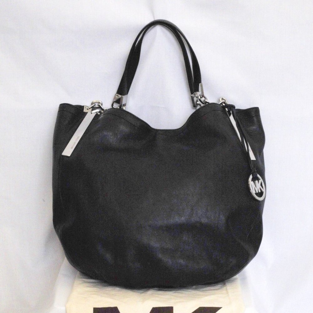 Like New MICHAEL Michael Kors Black Hobo